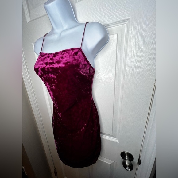 UO Urban Renewal Women’s Small Magenta Pink Velvet Strappy Mini Cocktail Dress S - Picture 6 of 13